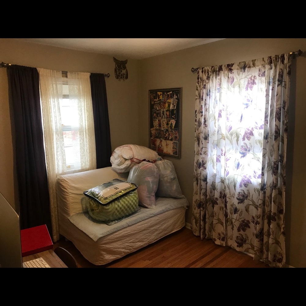 — #1 Curtain Set with Pretty Purple Flowers - Picture 2 of 8